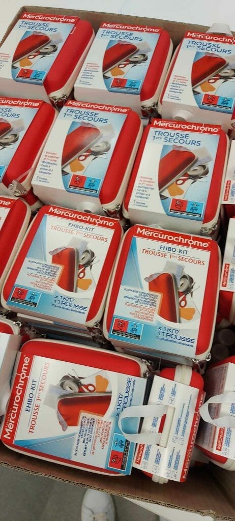 Distribution de trousses de 1ers secours 2 358372323 808434310662266 8097437744940478934 n